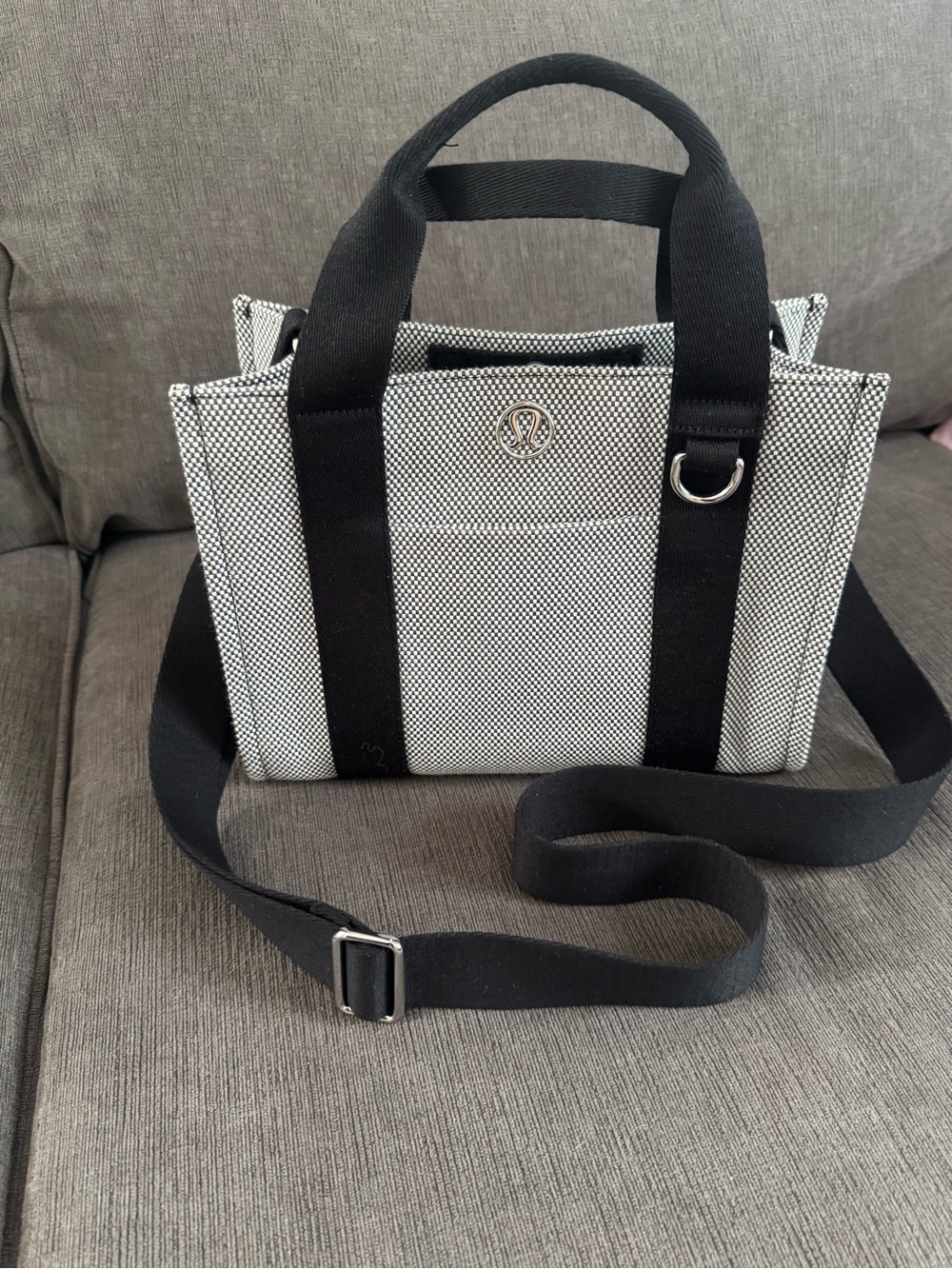 lululemon athletica Black and White Canvas Shoulder Tote 4.5 size